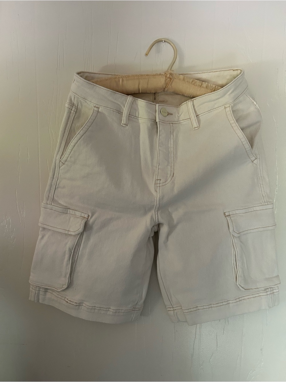 Risen Women’s Cargo Shorts in Cream